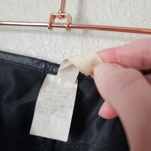 SUPER‎ LOW FAT x VINTAGE 90s Mall Goth Faux Leather shiny black padded pants - Picture 13 of 16